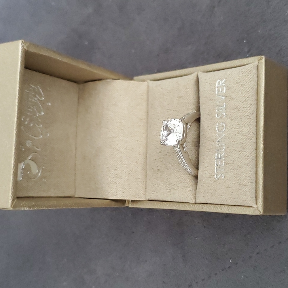 NWOT Simply Silver Ring 925